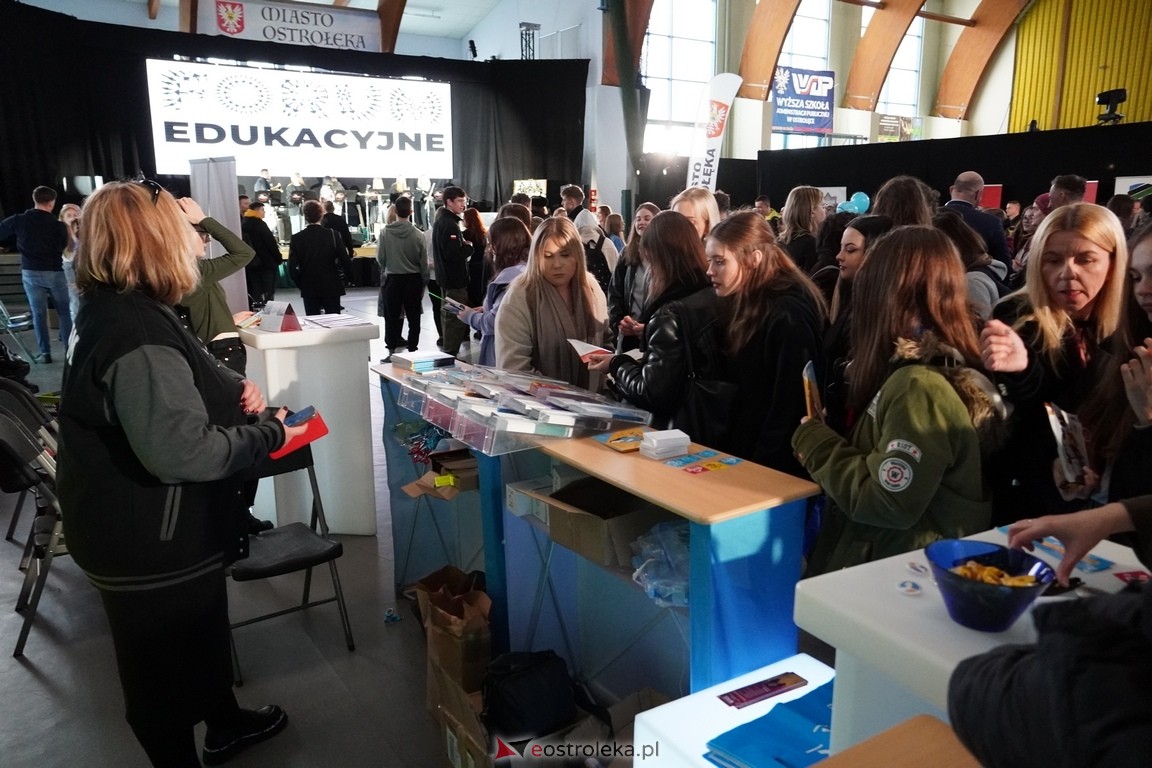 Forum Edukacyjne 2024 i XIII Młodzieżowe Targi Edukacji i Pracy [20.03.2024] - zdjęcie #3 - eOstroleka.pl