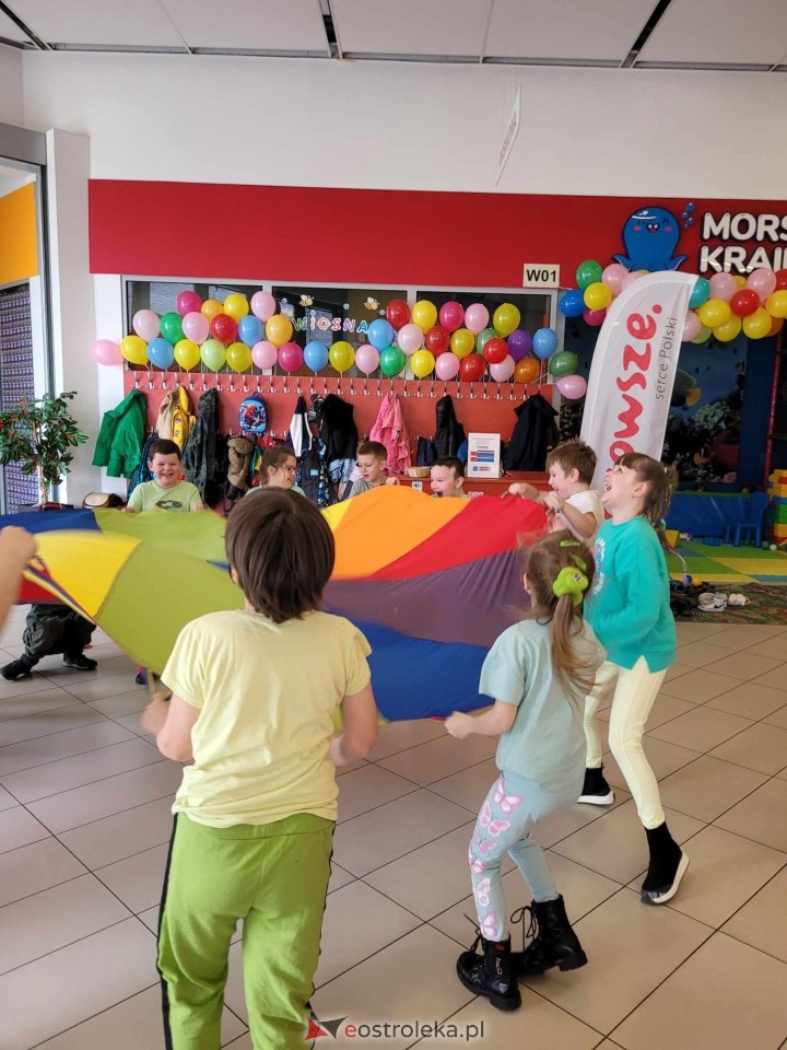 Dzień wiosny w Sali Zabaw Morska Kraina [21.03.2024] - zdjęcie #45 - eOstroleka.pl