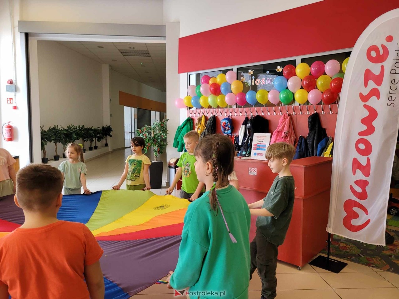 Dzień wiosny w Sali Zabaw Morska Kraina [21.03.2024] - zdjęcie #24 - eOstroleka.pl