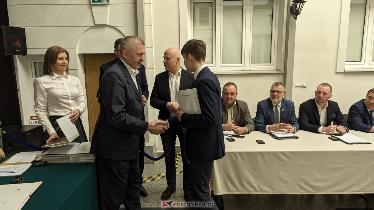 Wręczenie dorocznych nagród starosty ostrołęckiego dla zasłużonych sportowców [21.03.2024] - zdjęcie #38 - eOstroleka.pl