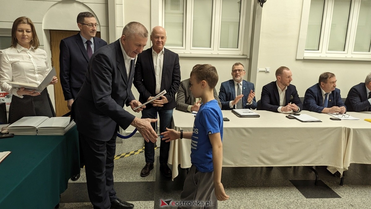 Wręczenie dorocznych nagród starosty ostrołęckiego dla zasłużonych sportowców [21.03.2024] - zdjęcie #36 - eOstroleka.pl