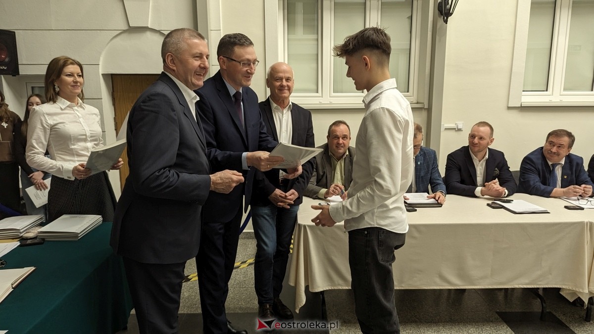 Wręczenie dorocznych nagród starosty ostrołęckiego dla zasłużonych sportowców [21.03.2024] - zdjęcie #30 - eOstroleka.pl