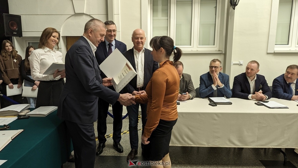 Wręczenie dorocznych nagród starosty ostrołęckiego dla zasłużonych sportowców [21.03.2024] - zdjęcie #9 - eOstroleka.pl