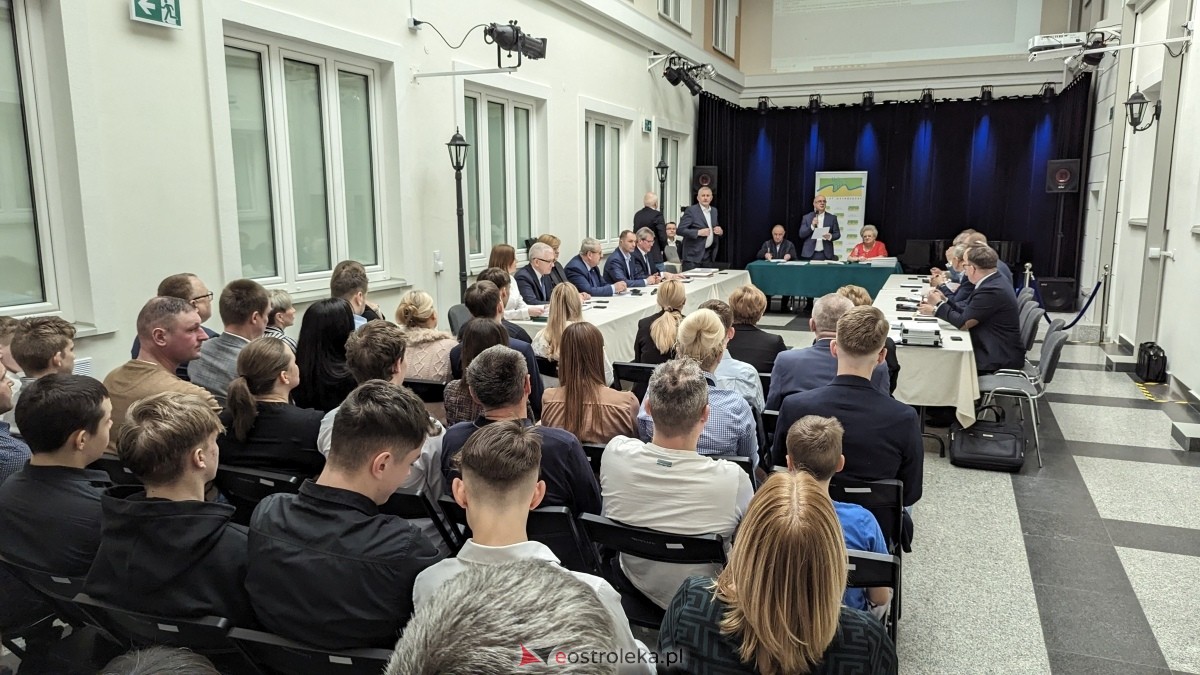 LXXV sesja Rady Powiatu w Ostrołęce [21.03.2024] - zdjęcie #62 - eOstroleka.pl