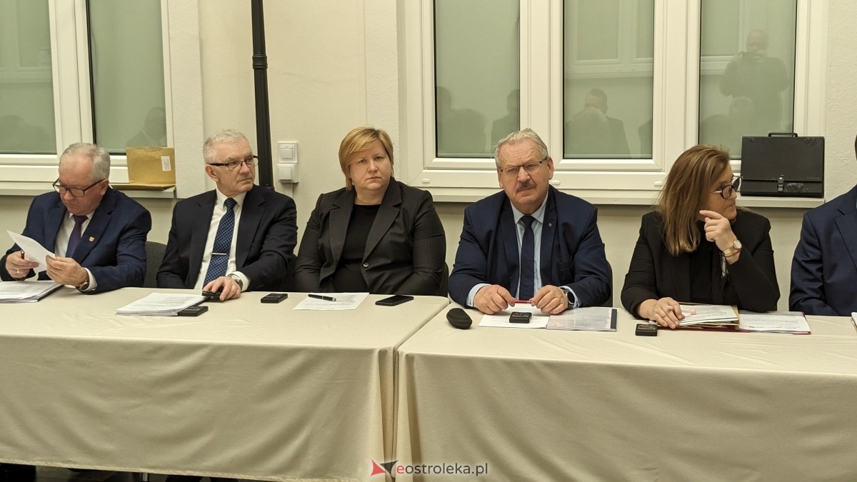 LXXV sesja Rady Powiatu w Ostrołęce [21.03.2024] - zdjęcie #14 - eOstroleka.pl