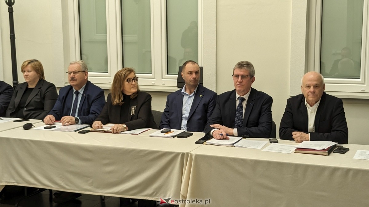 LXXV sesja Rady Powiatu w Ostrołęce [21.03.2024] - zdjęcie #9 - eOstroleka.pl