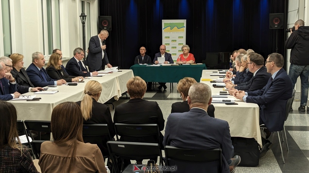 LXXV sesja Rady Powiatu w Ostrołęce [21.03.2024] - zdjęcie #6 - eOstroleka.pl