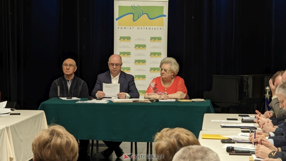 LXXV sesja Rady Powiatu w Ostrołęce [21.03.2024] - zdjęcie #4 - eOstroleka.pl