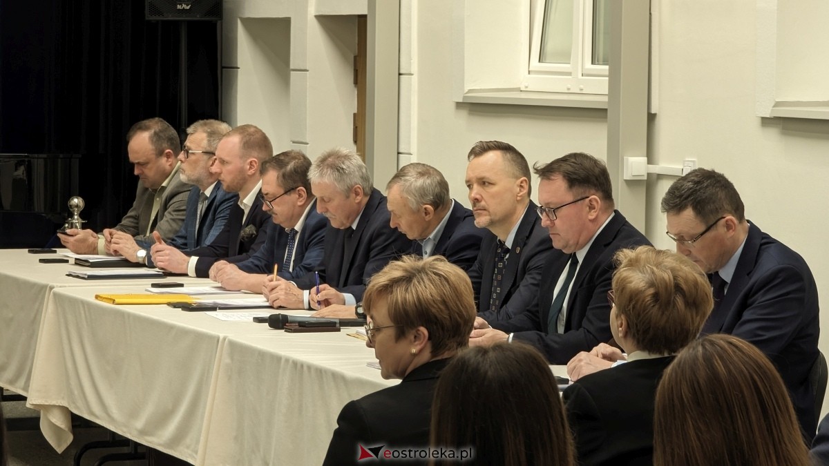 LXXV sesja Rady Powiatu w Ostrołęce [21.03.2024] - zdjęcie #3 - eOstroleka.pl