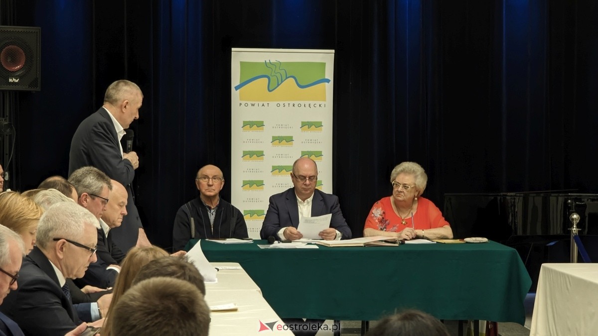 LXXV sesja Rady Powiatu w Ostrołęce [21.03.2024] - zdjęcie #2 - eOstroleka.pl