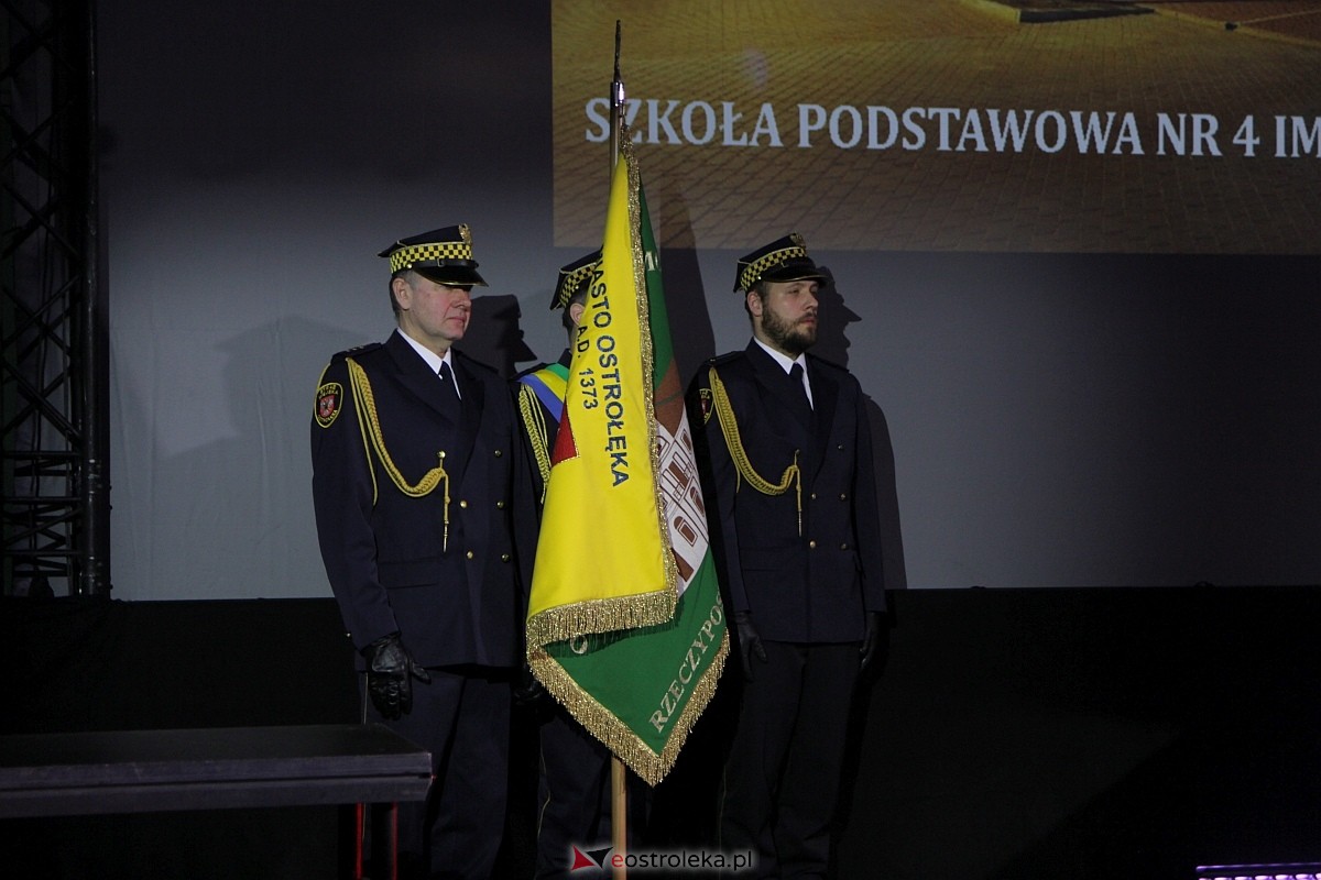 Uroczystość nadania imienia i przekazania sztandaru Szkole Podstawowej nr 4 [22.03.2024] - zdjęcie #134 - eOstroleka.pl