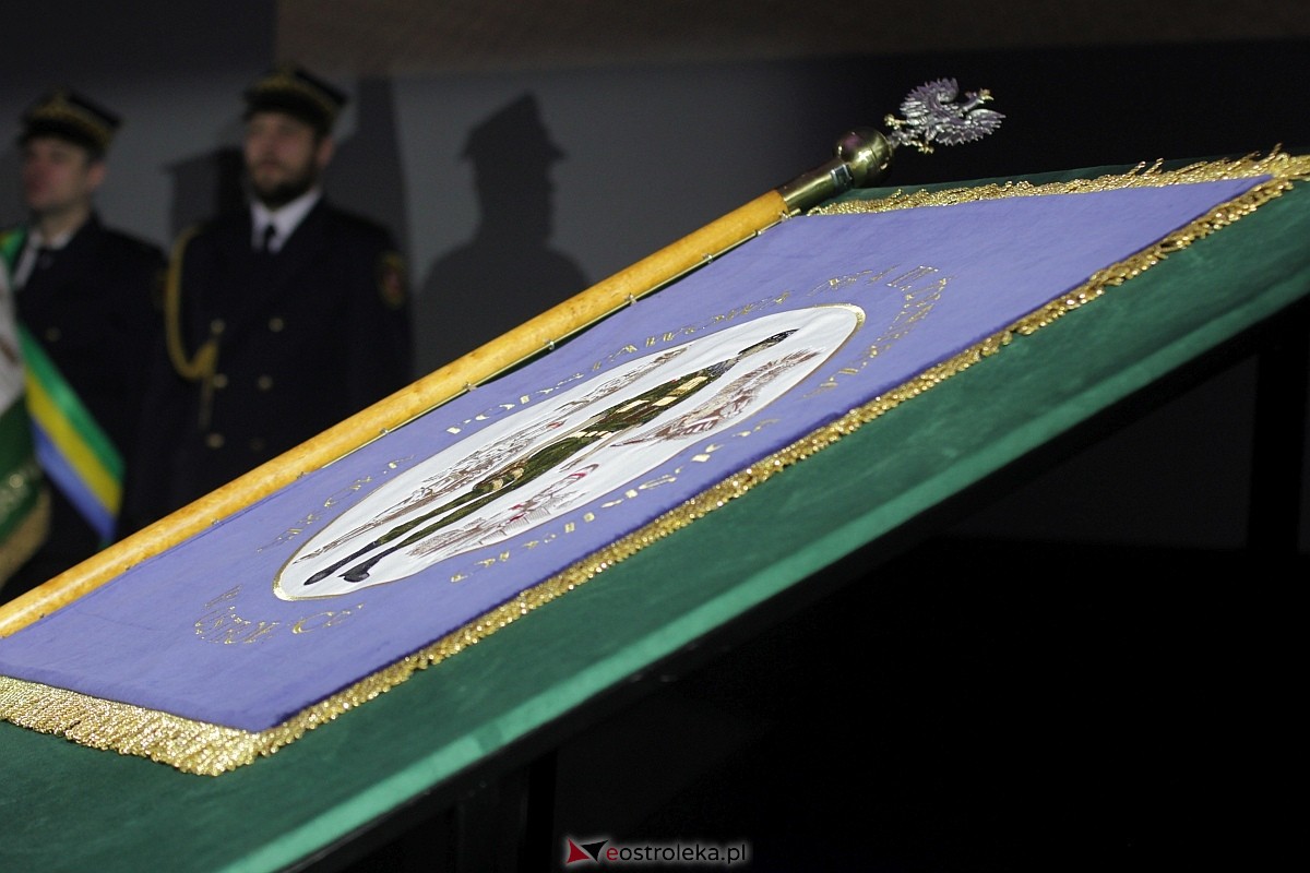 Uroczystość nadania imienia i przekazania sztandaru Szkole Podstawowej nr 4 [22.03.2024] - zdjęcie #78 - eOstroleka.pl