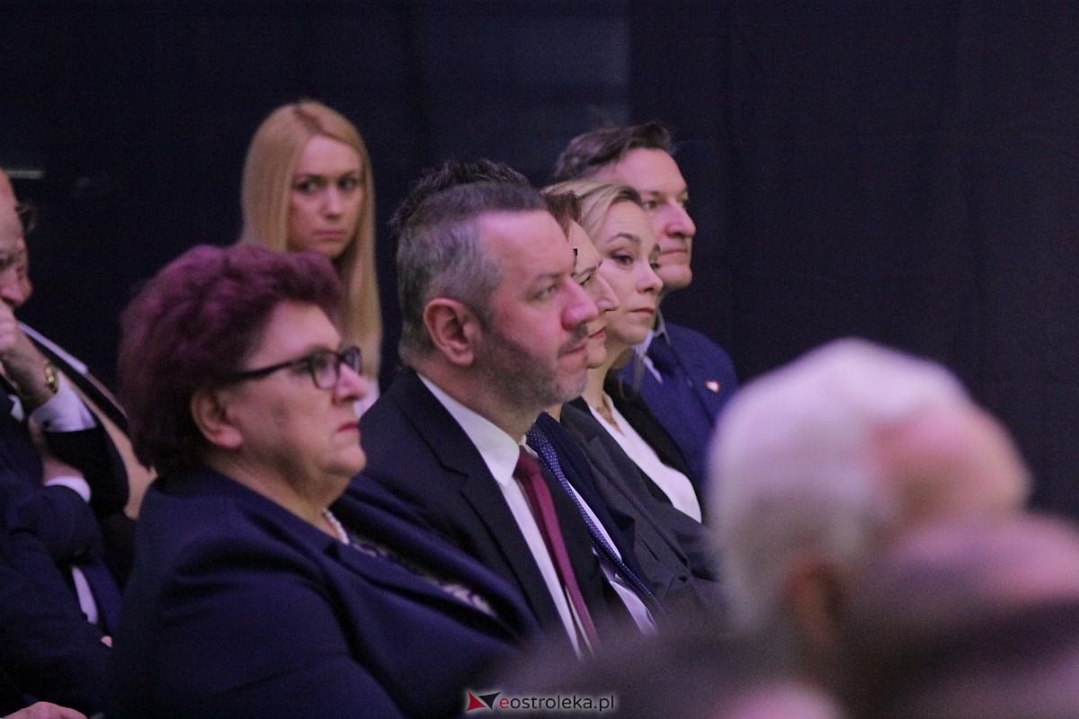 Uroczystość nadania imienia i przekazania sztandaru Szkole Podstawowej nr 4 [22.03.2024] - zdjęcie #72 - eOstroleka.pl