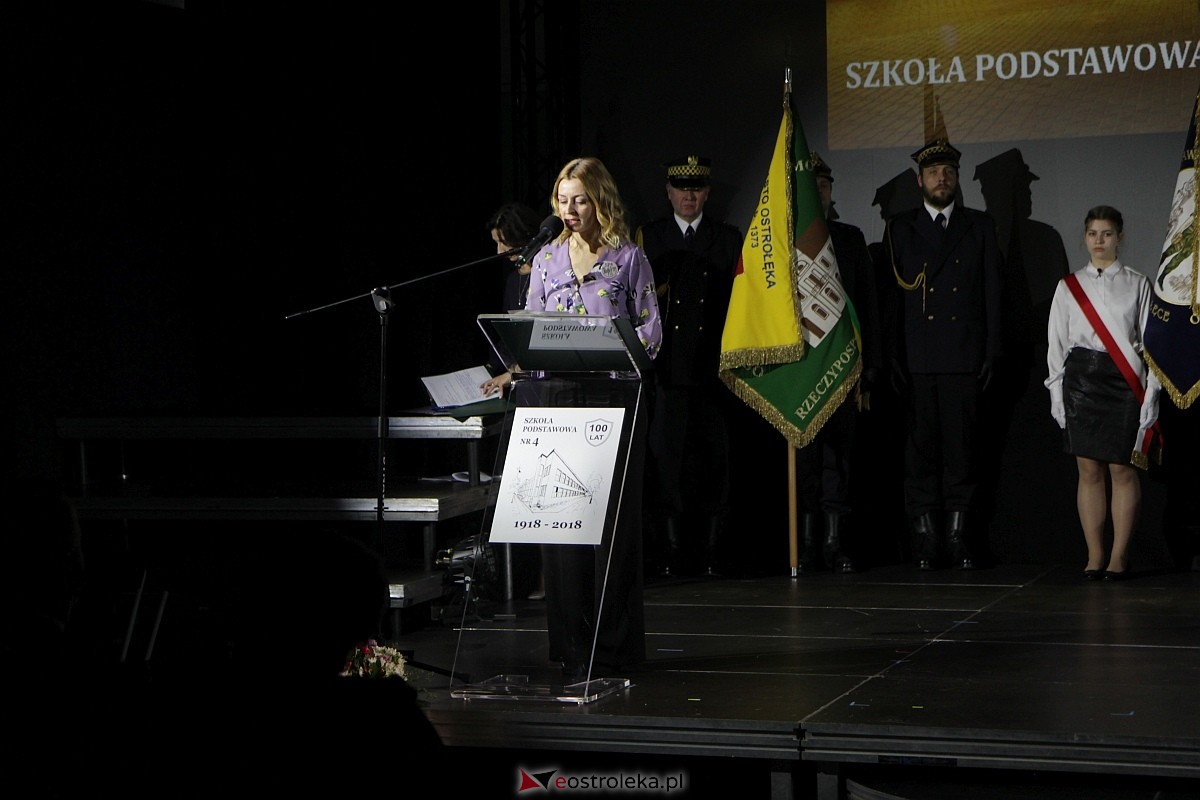 Uroczystość nadania imienia i przekazania sztandaru Szkole Podstawowej nr 4 [22.03.2024] - zdjęcie #23 - eOstroleka.pl