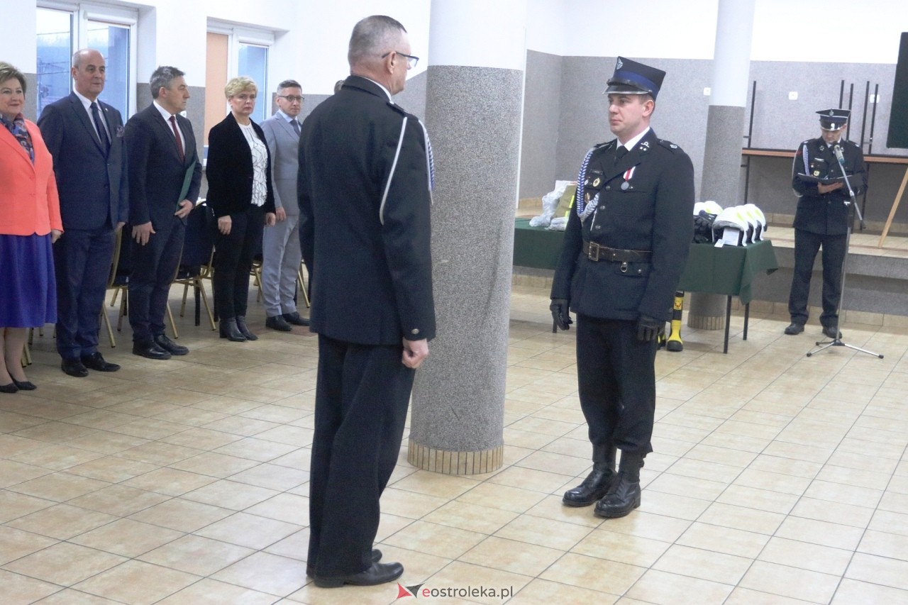 Przekazanie wozu i sprzętu strażackiego OSP Łęg Przedmiejski [23.03.2024] - zdjęcie #60 - eOstroleka.pl