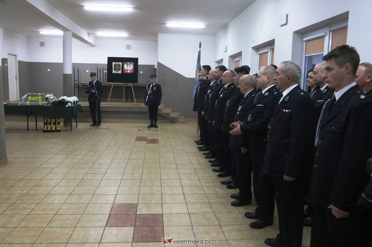 Przekazanie wozu i sprzętu strażackiego OSP Łęg Przedmiejski [23.03.2024] - zdjęcie #48 - eOstroleka.pl