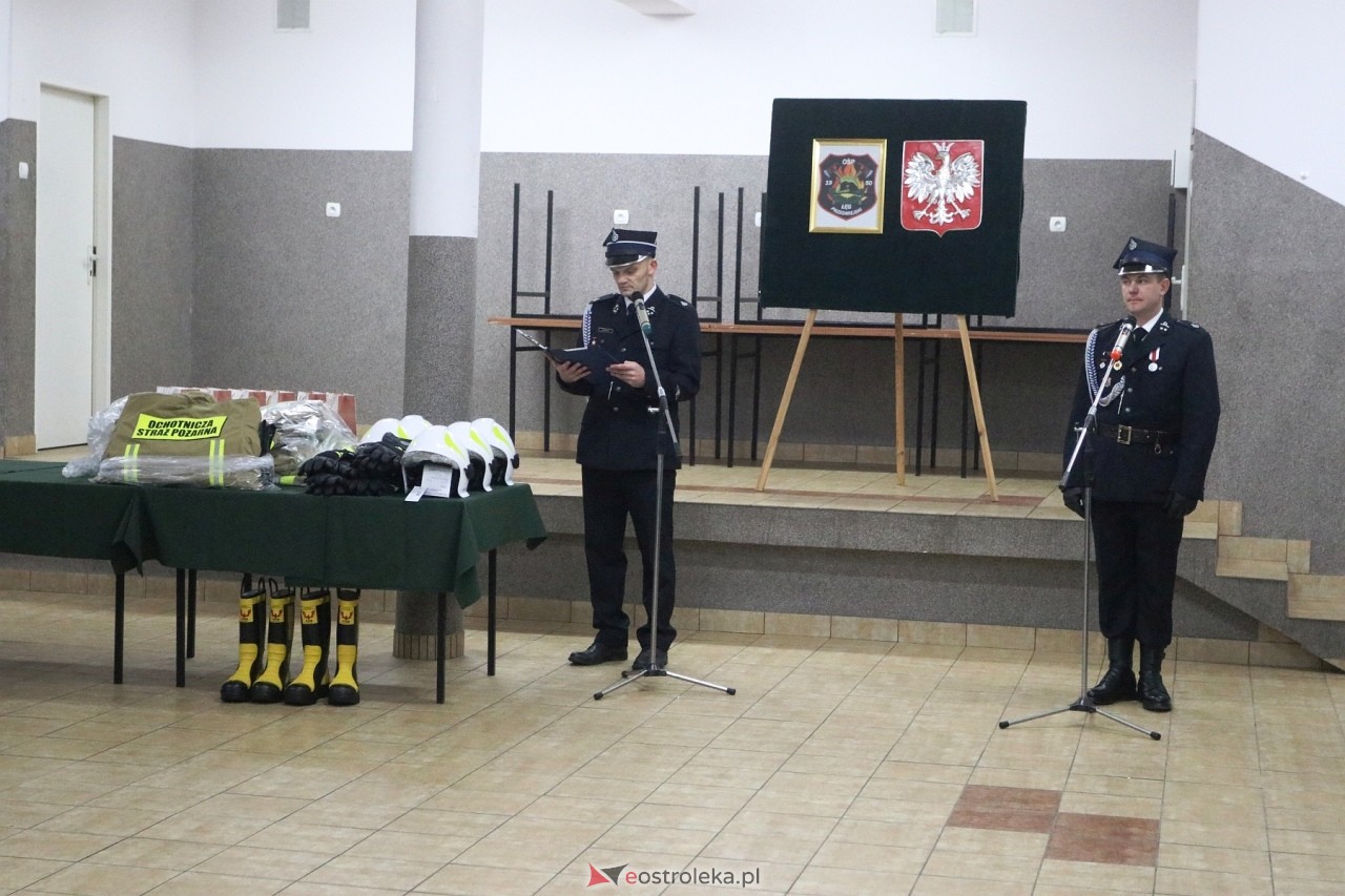 Przekazanie wozu i sprzętu strażackiego OSP Łęg Przedmiejski [23.03.2024] - zdjęcie #17 - eOstroleka.pl