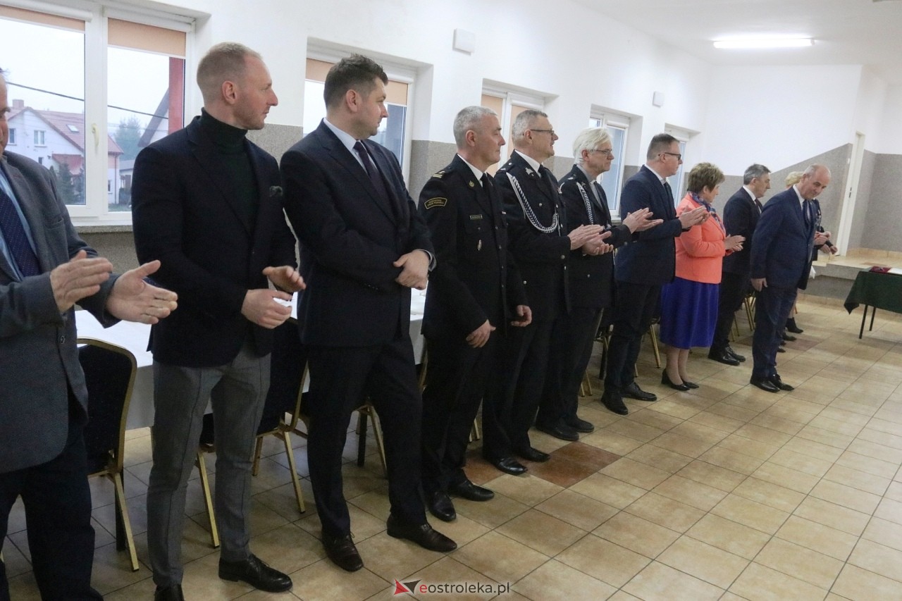 Przekazanie wozu i sprzętu strażackiego OSP Łęg Przedmiejski [23.03.2024] - zdjęcie #40 - eOstroleka.pl