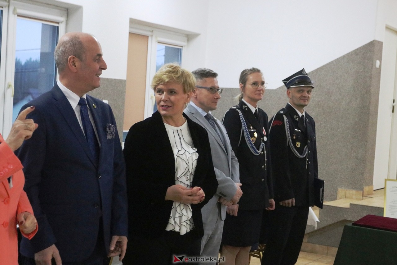 Przekazanie wozu i sprzętu strażackiego OSP Łęg Przedmiejski [23.03.2024] - zdjęcie #19 - eOstroleka.pl