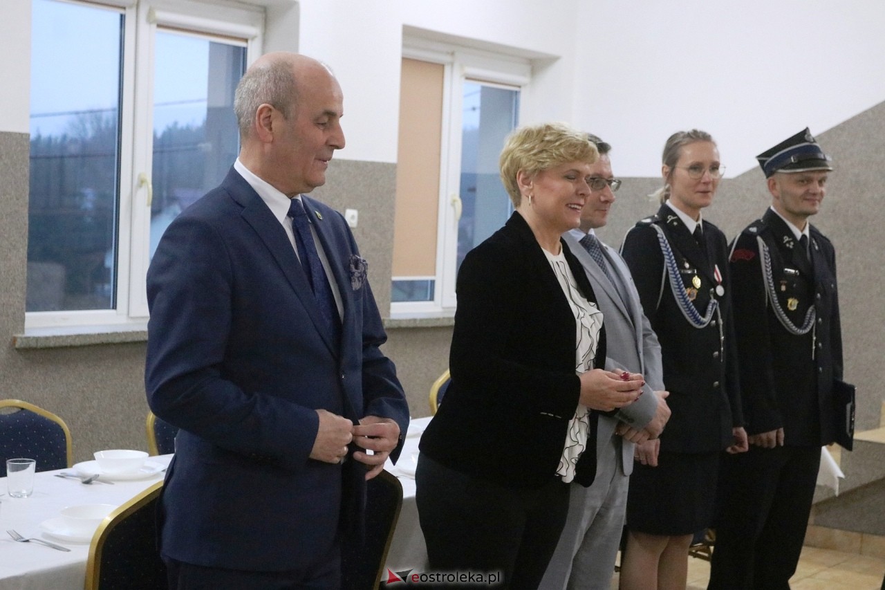 Przekazanie wozu i sprzętu strażackiego OSP Łęg Przedmiejski [23.03.2024] - zdjęcie #18 - eOstroleka.pl