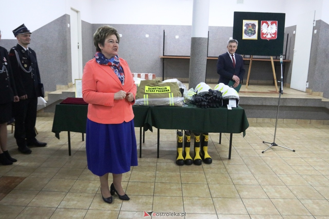 Przekazanie wozu i sprzętu strażackiego OSP Łęg Przedmiejski [23.03.2024] - zdjęcie #17 - eOstroleka.pl