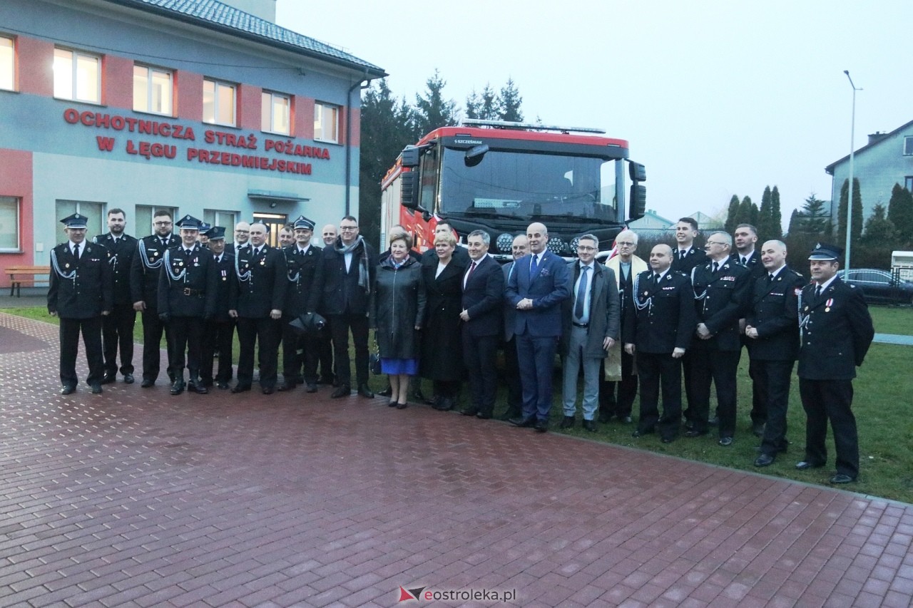 Przekazanie wozu i sprzętu strażackiego OSP Łęg Przedmiejski [23.03.2024] - zdjęcie #1 - eOstroleka.pl