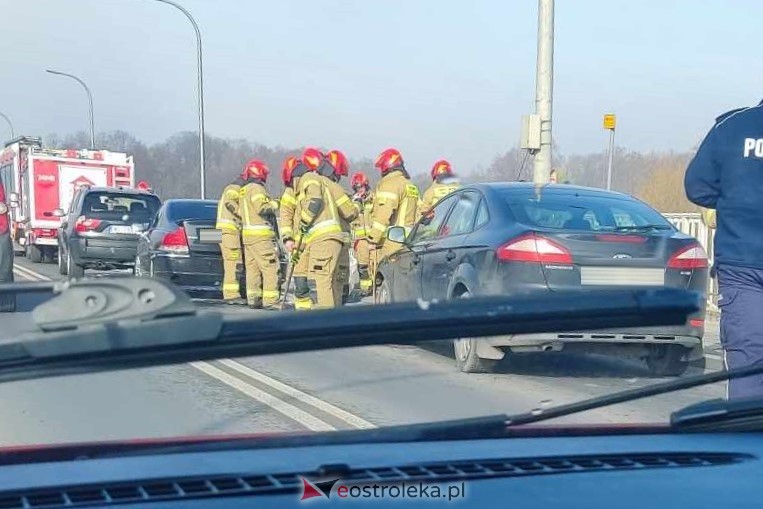 Godzinne korki w Ostrołęce po karambolu na moście Wyszyńskiego! [26.03.2024] - zdjęcie #2 - eOstroleka.pl