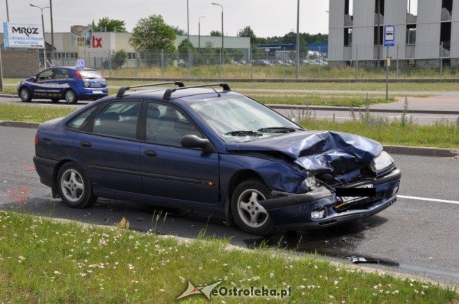 Kolizja na ostrołęckiej obwodnicy (16.VI.2011) - zdjęcie #8 - eOstroleka.pl