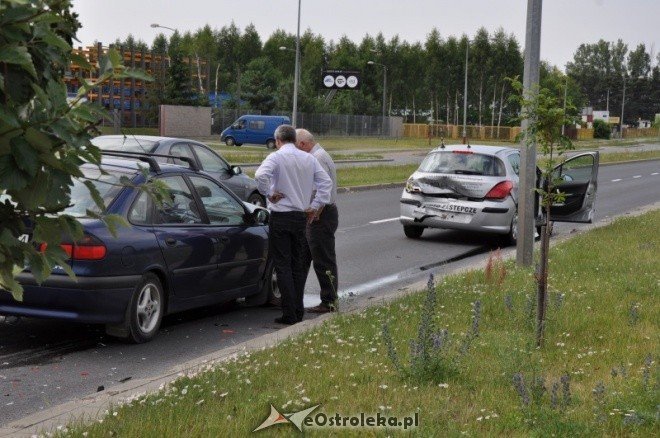 Kolizja na ostrołęckiej obwodnicy (16.VI.2011) - zdjęcie #3 - eOstroleka.pl