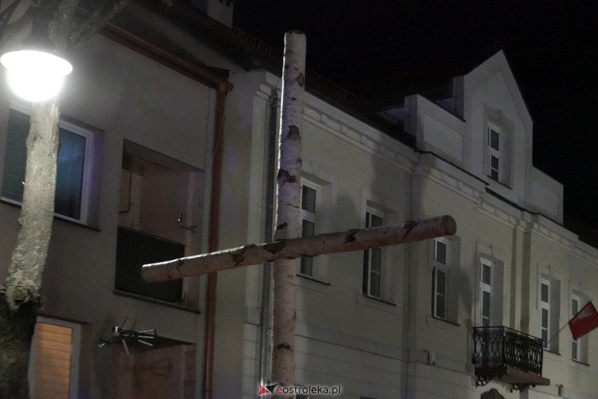 Droga Krzyżowa w ostrołęckiej farze: Wierni rozważali mękę Pańską [26.03.2024] - zdjęcie #21 - eOstroleka.pl