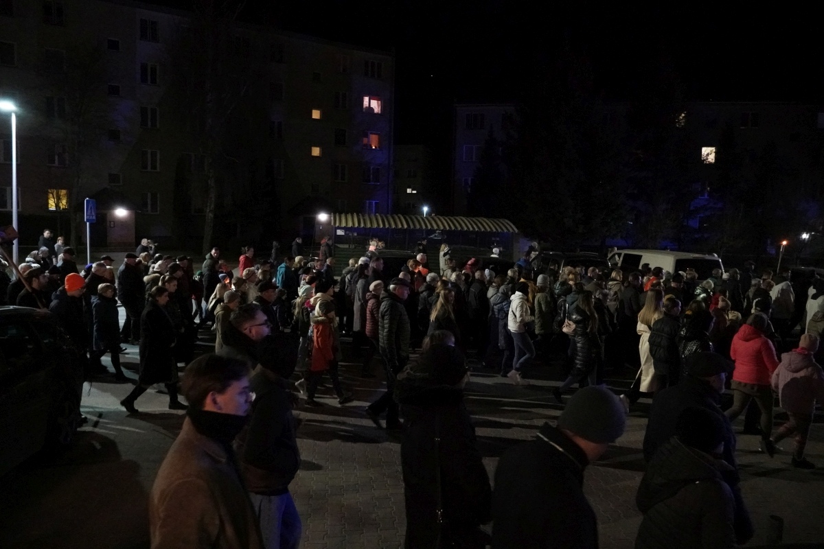 Droga Krzyżowa w parafii pw. św. Franciszka z Asyżu w Ostrołęce [29.03.2024] - zdjęcie #59 - eOstroleka.pl