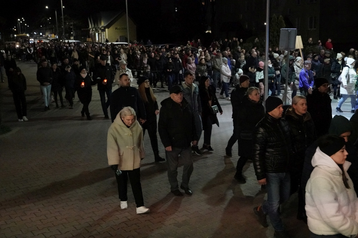 Droga Krzyżowa w parafii pw. św. Franciszka z Asyżu w Ostrołęce [29.03.2024] - zdjęcie #32 - eOstroleka.pl