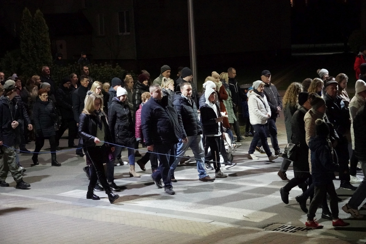 Droga Krzyżowa w parafii pw. św. Franciszka z Asyżu w Ostrołęce [29.03.2024] - zdjęcie #22 - eOstroleka.pl