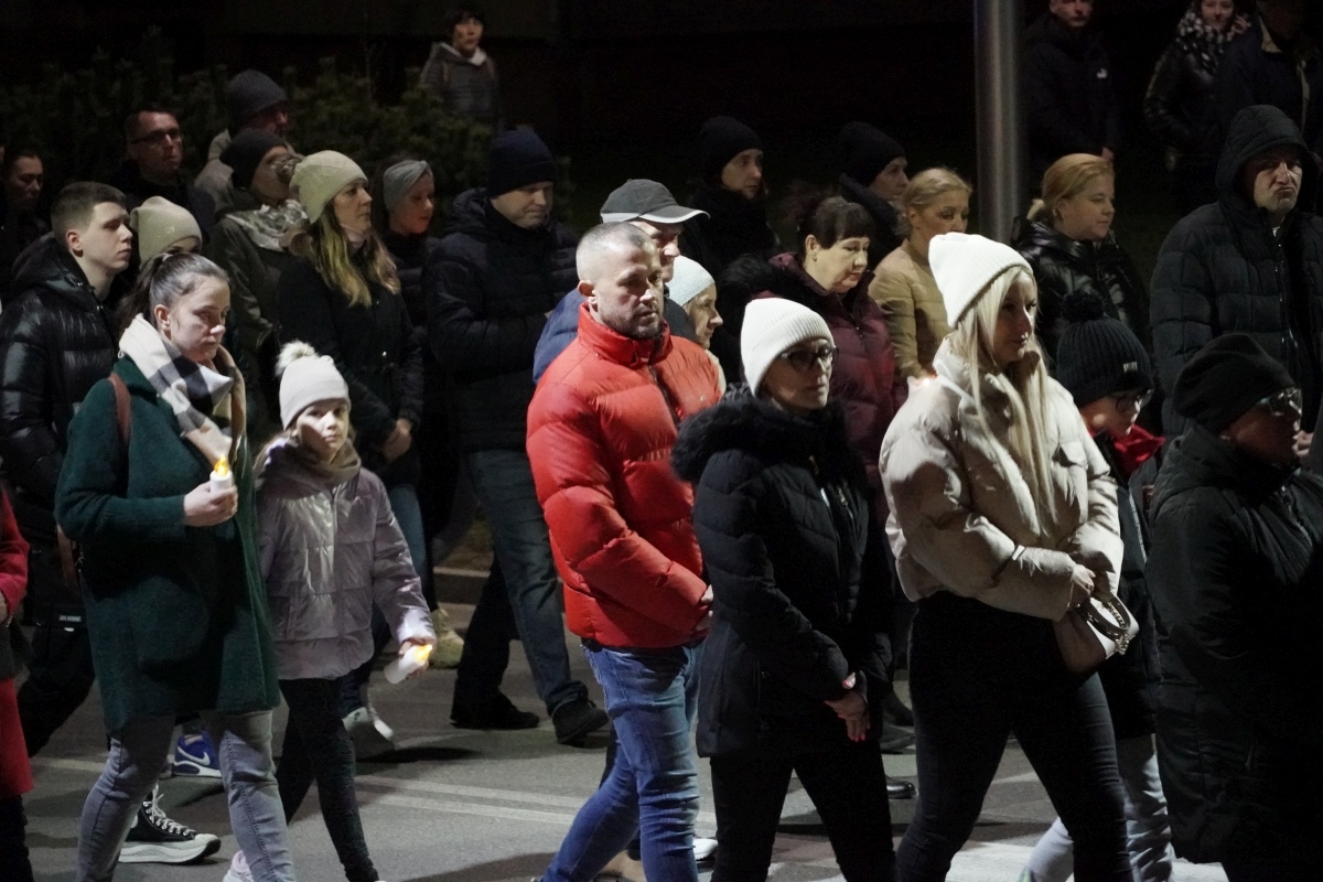 Droga Krzyżowa w parafii pw. św. Franciszka z Asyżu w Ostrołęce [29.03.2024] - zdjęcie #15 - eOstroleka.pl