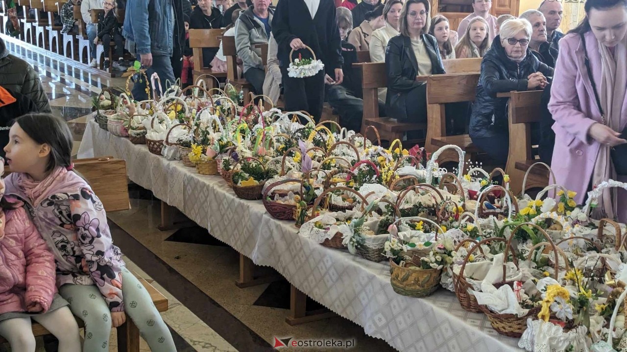 Święcenie pokarmów w parafii pw. NMP Królowej Rodzin w Ostrołęce [30.03.2024] - zdjęcie #31 - eOstroleka.pl