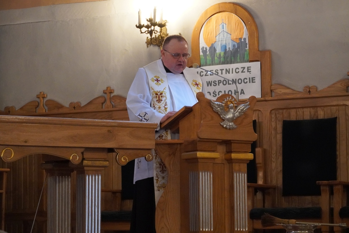 Święcenie pokarmów wielkanocnych w kościele pw. Nawiedzenia NMP w Ostrołęce [30.03.2024] - zdjęcie #26 - eOstroleka.pl