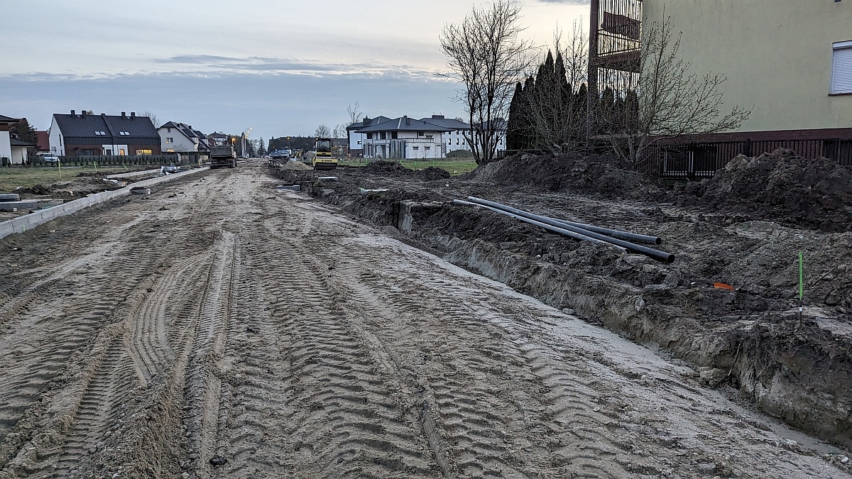 Budowa ulicy Arkadiusza Gołasia w Ostrołće - stan z kwietnia 2024 [05.04.2024] - zdjęcie #19 - eOstroleka.pl
