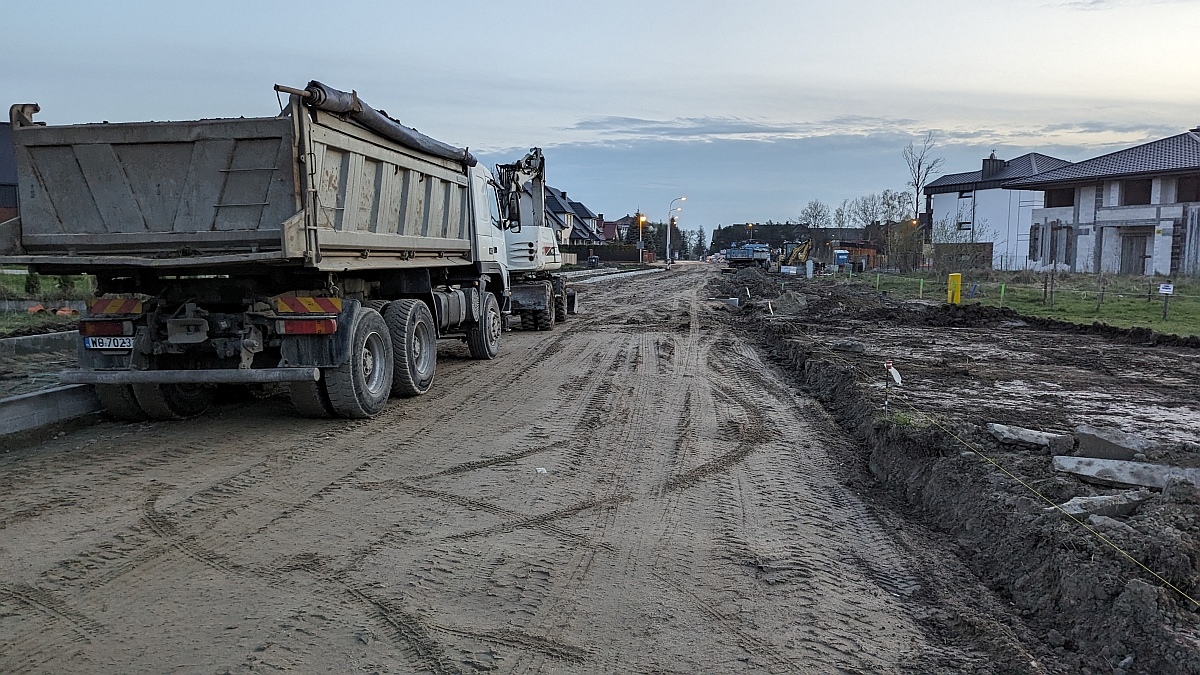 Budowa ulicy Arkadiusza Gołasia w Ostrołće - stan z kwietnia 2024 [05.04.2024] - zdjęcie #15 - eOstroleka.pl