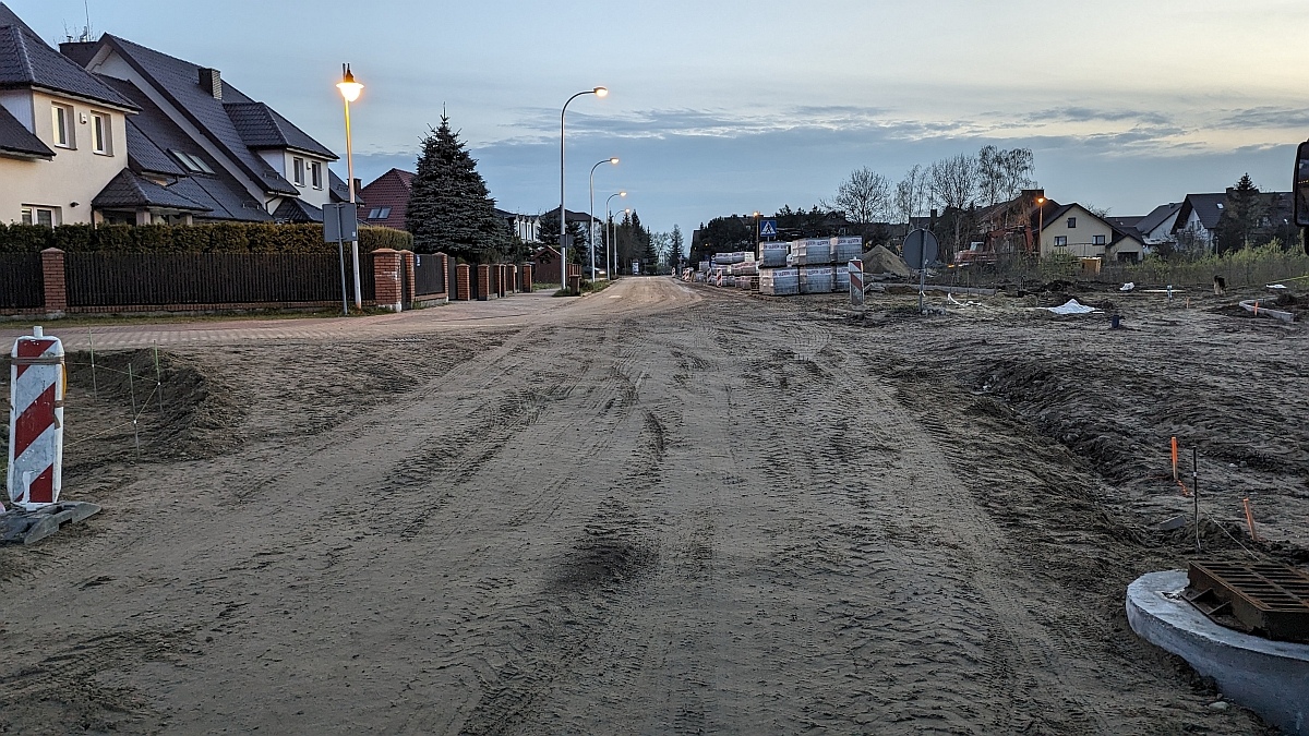Budowa ulicy Arkadiusza Gołasia w Ostrołće - stan z kwietnia 2024 [05.04.2024] - zdjęcie #14 - eOstroleka.pl