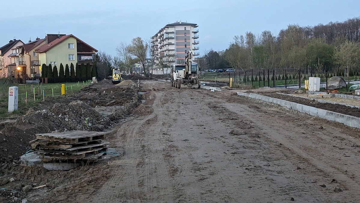 Budowa ulicy Arkadiusza Gołasia w Ostrołće - stan z kwietnia 2024 [05.04.2024] - zdjęcie #16 - eOstroleka.pl