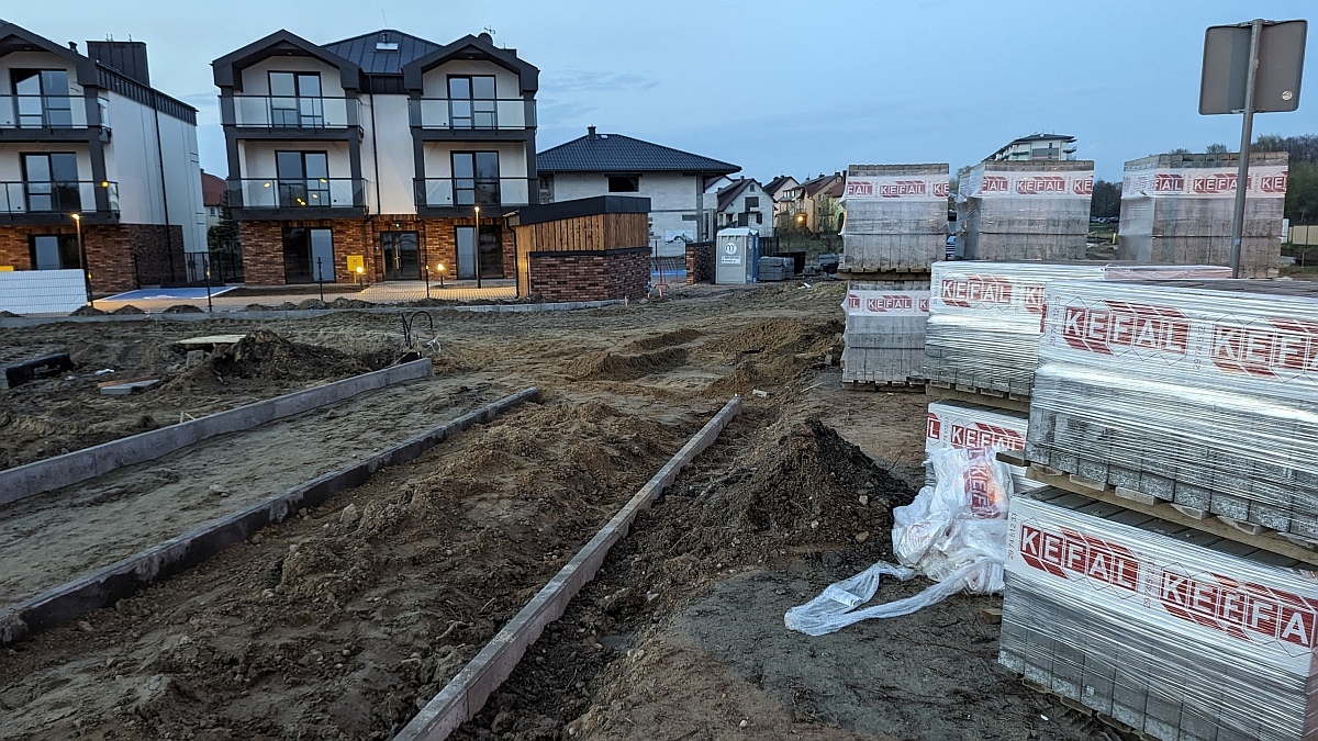 Budowa ulicy Arkadiusza Gołasia w Ostrołće - stan z kwietnia 2024 [05.04.2024] - zdjęcie #8 - eOstroleka.pl