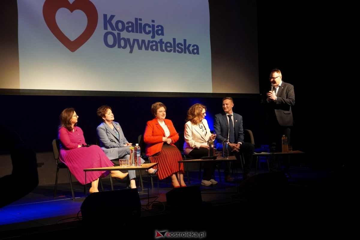 Finał kampanii wyborczej. Do Ostrołęki zawitała dziś marszałek senatu - Małgorzata Kidawa Błońska [05.04.2024] - zdjęcie #14 - eOstroleka.pl