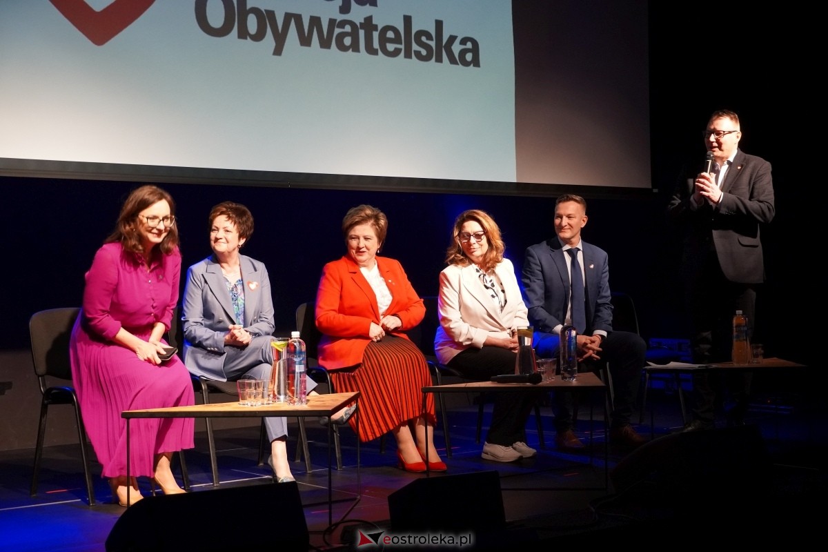 Finał kampanii wyborczej. Do Ostrołęki zawitała dziś marszałek senatu - Małgorzata Kidawa Błońska [05.04.2024] - zdjęcie #15 - eOstroleka.pl