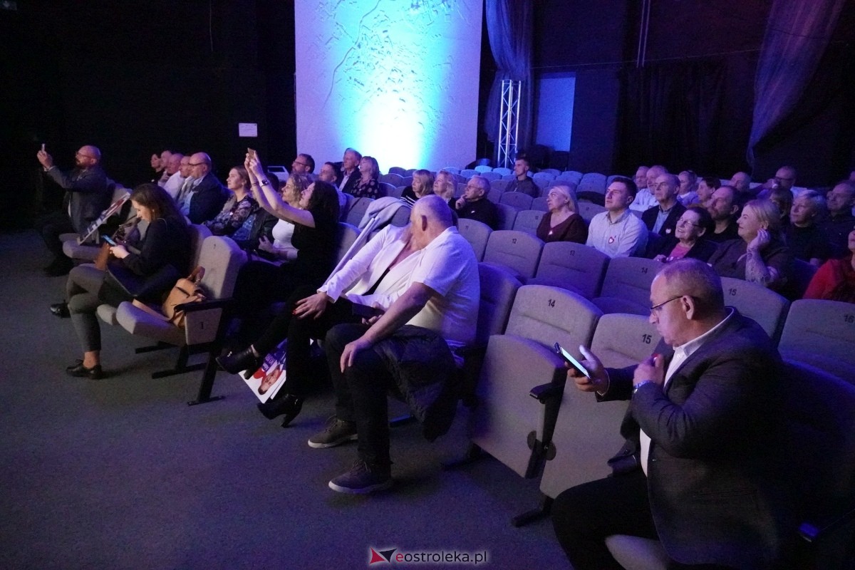 Finał kampanii wyborczej. Do Ostrołęki zawitała dziś marszałek senatu - Małgorzata Kidawa Błońska [05.04.2024] - zdjęcie #52 - eOstroleka.pl