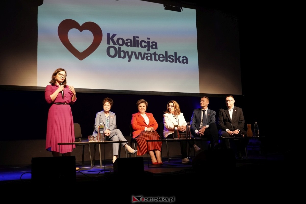 Finał kampanii wyborczej. Do Ostrołęki zawitała dziś marszałek senatu - Małgorzata Kidawa Błońska [05.04.2024] - zdjęcie #33 - eOstroleka.pl