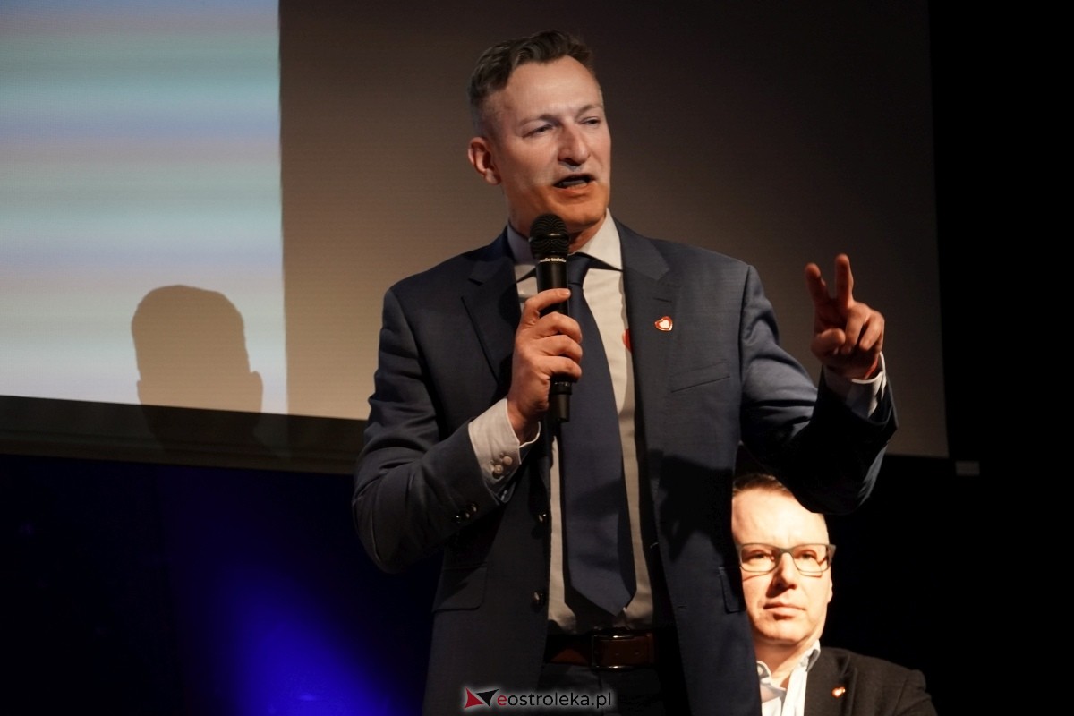 Finał kampanii wyborczej. Do Ostrołęki zawitała dziś marszałek senatu - Małgorzata Kidawa Błońska [05.04.2024] - zdjęcie #35 - eOstroleka.pl