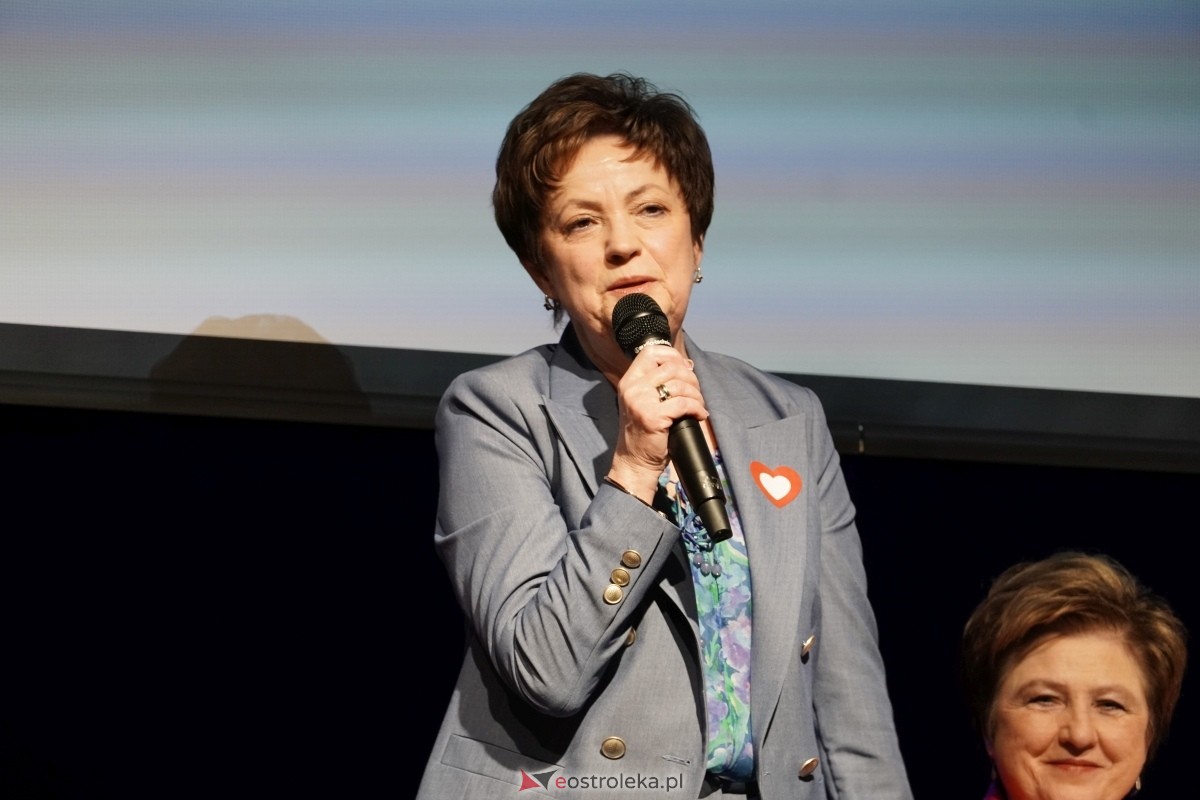 Finał kampanii wyborczej. Do Ostrołęki zawitała dziś marszałek senatu - Małgorzata Kidawa Błońska [05.04.2024] - zdjęcie #31 - eOstroleka.pl