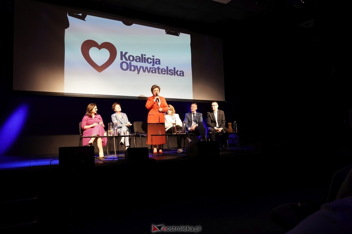 Finał kampanii wyborczej. Do Ostrołęki zawitała dziś marszałek senatu - Małgorzata Kidawa Błońska [05.04.2024] - zdjęcie #44 - eOstroleka.pl