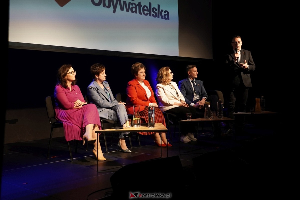 Finał kampanii wyborczej. Do Ostrołęki zawitała dziś marszałek senatu - Małgorzata Kidawa Błońska [05.04.2024] - zdjęcie #26 - eOstroleka.pl
