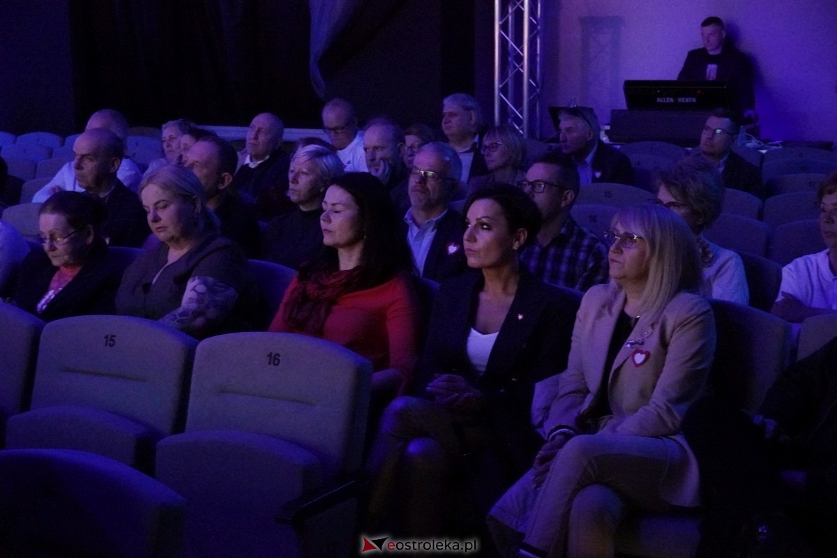 Finał kampanii wyborczej. Do Ostrołęki zawitała dziś marszałek senatu - Małgorzata Kidawa Błońska [05.04.2024] - zdjęcie #18 - eOstroleka.pl